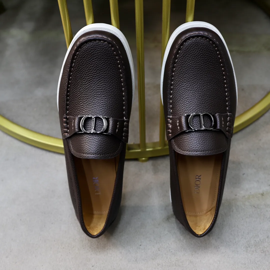 Ex-factory price: 540🙅‍♂️🙅‍♂️🙅‍♂️ Brand: Dior DIOR Standard code: Men's code 38/44 (45 can be customized) Grade: Same as the official website Material: Original cowhide stitching, cowhide lining, original TPU wear-resistant soft outsole Style categories: Leisure and sports version, footwear for driving, young fashion, European and American trends, British style Color: actual picture color